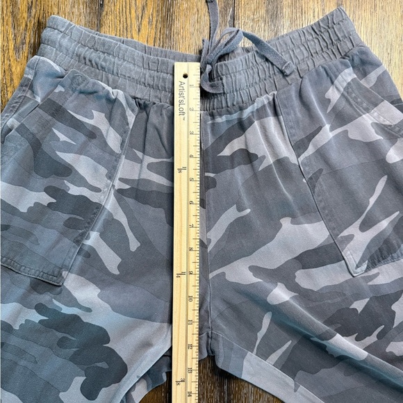 Splendid Women’s Camouflage Jogger Pants Size M - Picture 8 of 11